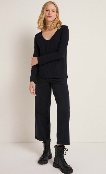 Lani V-Neck - 3